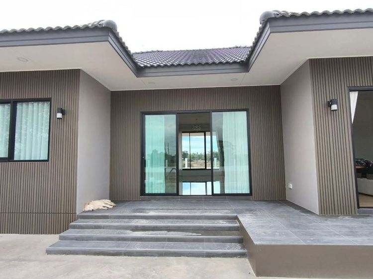 ตกแต่งครบ 2025 ขายบ้านเดี่ยวพร้อมที่ดิน สร้างเสร็จปี 2568 รูปที่ 2