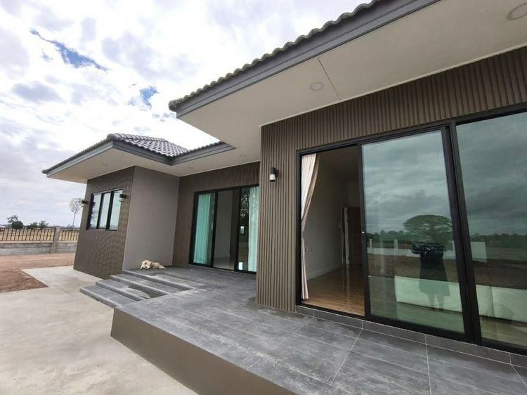 ตกแต่งครบ 2025 ขายบ้านเดี่ยวพร้อมที่ดิน สร้างเสร็จปี 2568 รูปที่ 3