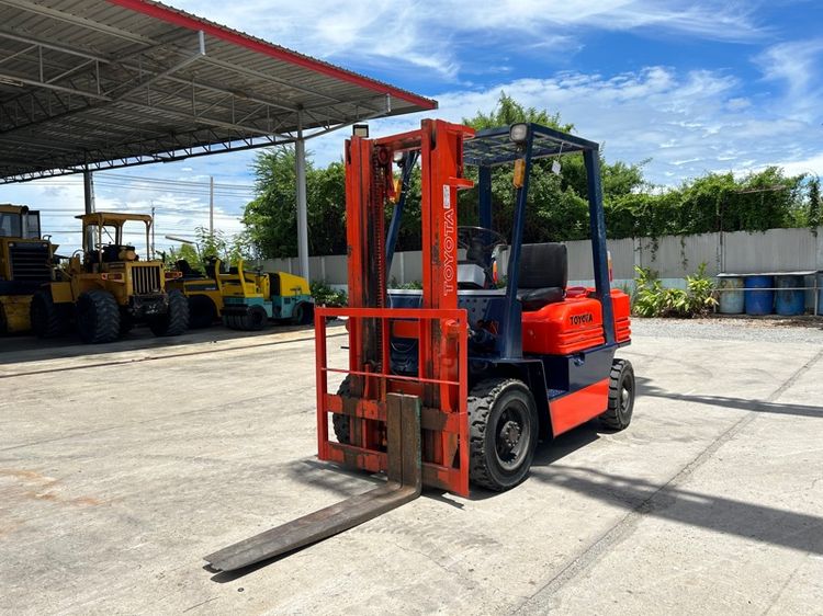 รถฟอร์คลิฟท์  TOYOTA รุ่น 5FD25  ยก 2.5 ตัน ยกสูง 3เมตร รถเก่านอกนำเข้า  รูปที่ 3