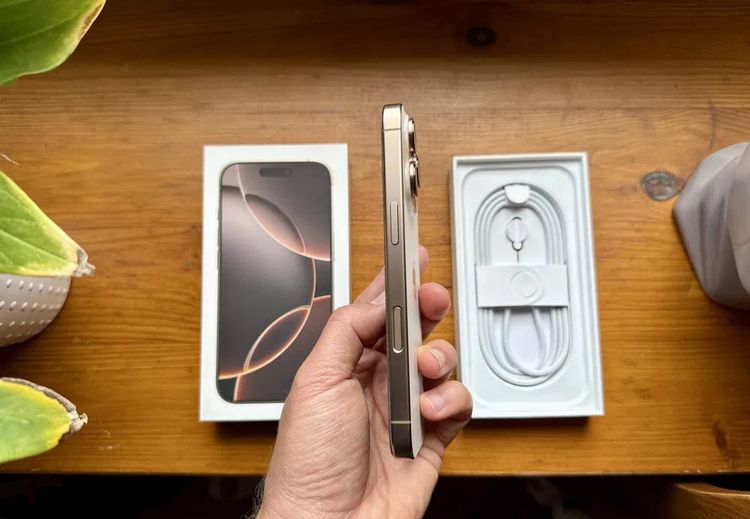Apple iPhone 16 Pro Max 256GB สี Desert Titanium สภาพเหมือนใหม่ รูปที่ 6