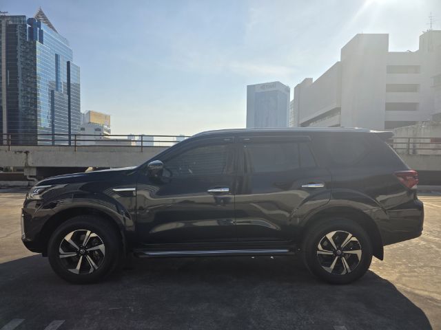 รถ Nissan Terra 2.3 VL 4WD สี ดำ