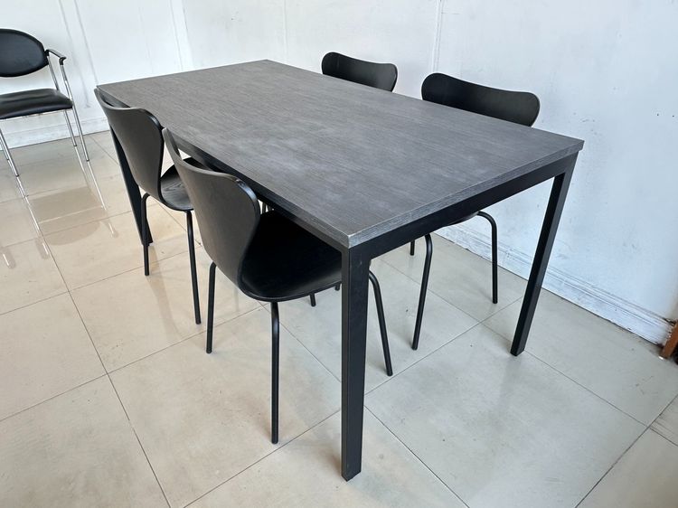 ชุดโต๊ะทานอาหาร 4 ที่นั่ง โต๊ะท็อปไม้อัด ปิดผิวลายไม้สีเทา โครงขาเหล็กสีดำ พร้อมเก้าอี้  รูปที่ 3