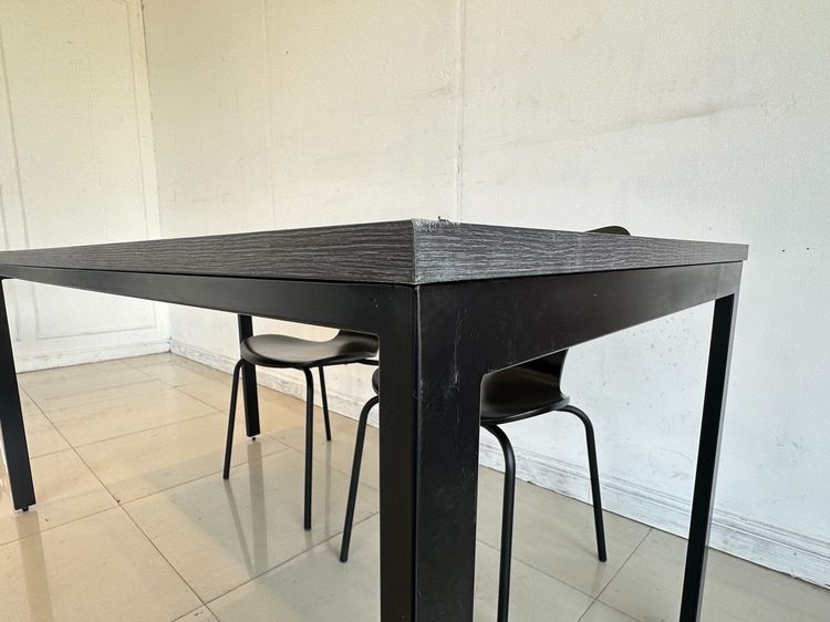 ชุดโต๊ะทานอาหาร 4 ที่นั่ง โต๊ะท็อปไม้อัด ปิดผิวลายไม้สีเทา โครงขาเหล็กสีดำ พร้อมเก้าอี้  รูปที่ 8