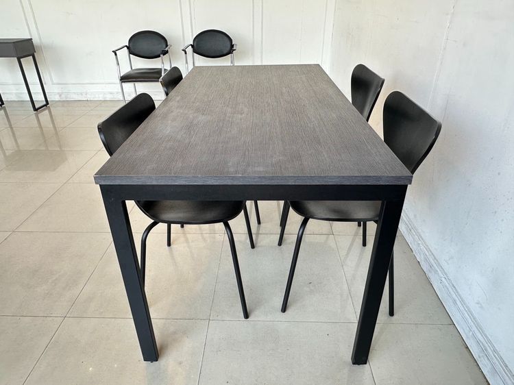 ชุดโต๊ะทานอาหาร 4 ที่นั่ง โต๊ะท็อปไม้อัด ปิดผิวลายไม้สีเทา โครงขาเหล็กสีดำ พร้อมเก้าอี้  รูปที่ 4