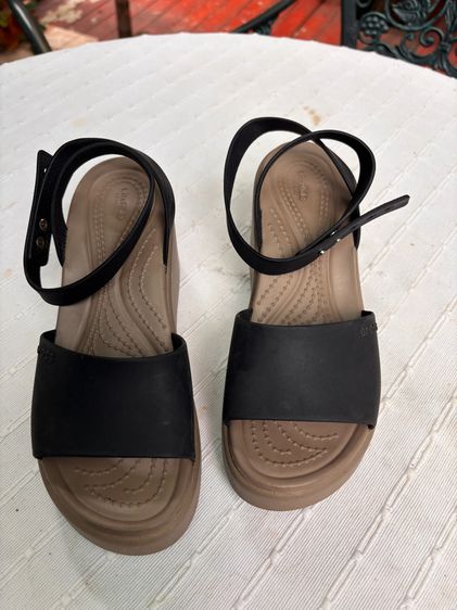 รองเท้า CROCS สภาพดี ซื์้อมาแทบไม่ได้ใช้เลย รูปที่ 4