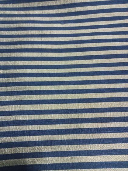 ผ้าไหมทอมือริ้วน้ำเงินทอง รูปที่ 3