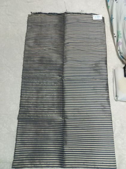 ผ้าไหมทอมือริ้วน้ำเงินทอง รูปที่ 2