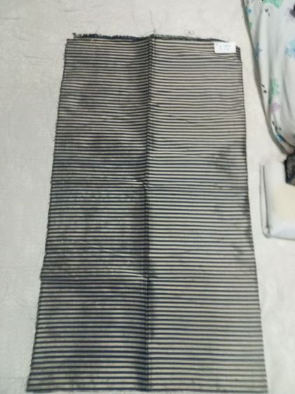 ผ้าไหมทอมือริ้วน้ำเงินทอง