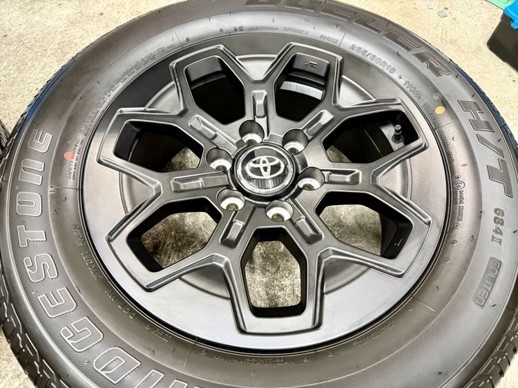 ล้อแม็ก TOYOTA TRAVO ขอบ 18” น้องป้ายแดง ยาง BRIDGESTONE 265-60R18 ปี 25 ครีบหน้ายางยังเห็นอยู่ รูปที่ 7
