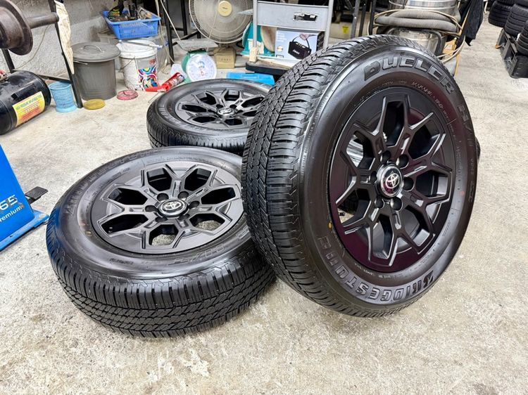 ล้อแม็ก TOYOTA TRAVO ขอบ 18” น้องป้ายแดง ยาง BRIDGESTONE 265-60R18 ปี 25 ครีบหน้ายางยังเห็นอยู่ รูปที่ 2
