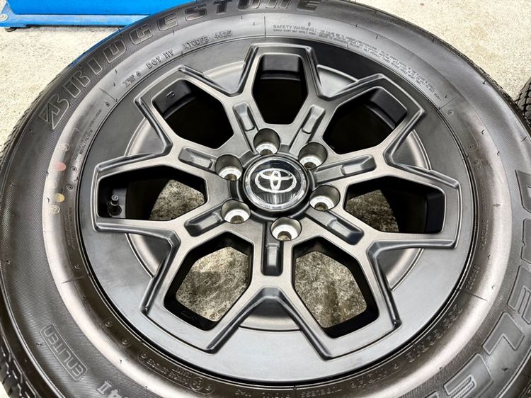 ล้อแม็ก TOYOTA TRAVO ขอบ 18” น้องป้ายแดง ยาง BRIDGESTONE 265-60R18 ปี 25 ครีบหน้ายางยังเห็นอยู่ รูปที่ 8