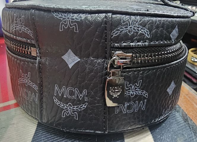 กระเป๋าเครื่องสำอาง mcm รูปที่ 11