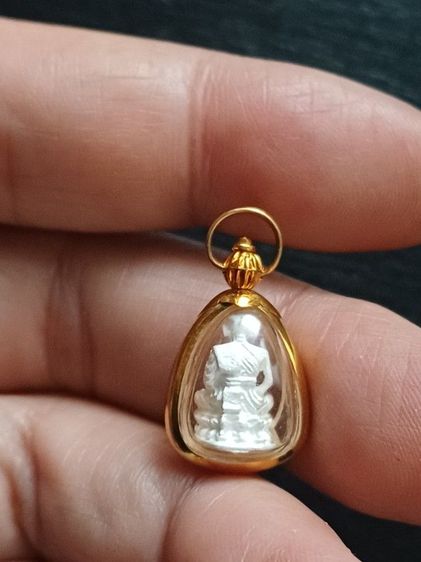 ลป.ทวด เนื้อเงินเลี่ยมทอง รูปที่ 2