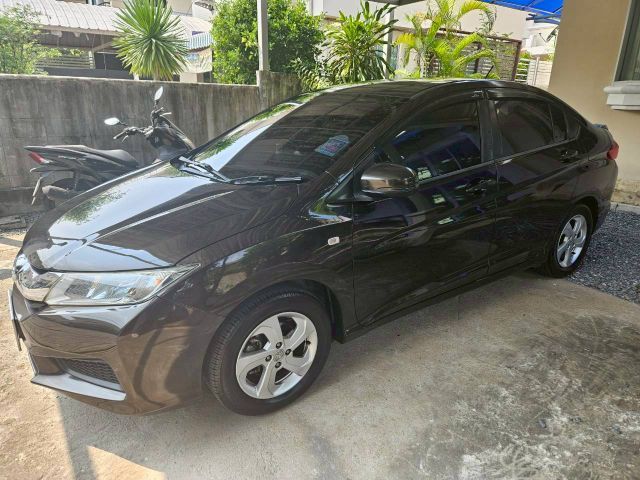 รถ Honda City 1.5 V สี น้ำตาล