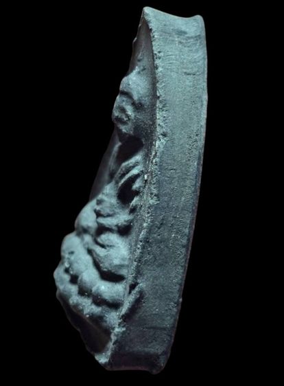 พระพุทโธน้อย คุณแม่บุญเรือน วัดอาวุธ พิมพ์กลาง หลังยันต์นะอะระหัง เนื้อดำ รูปที่ 4