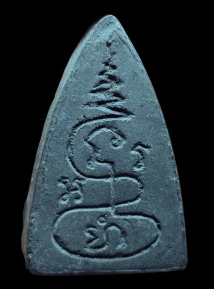 พระพุทโธน้อย คุณแม่บุญเรือน วัดอาวุธ พิมพ์กลาง หลังยันต์นะอะระหัง เนื้อดำ รูปที่ 2