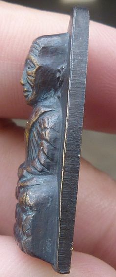 หลวงปู่ทวดพิมพ์ใหญ่หลังหนังสือ รูปที่ 3