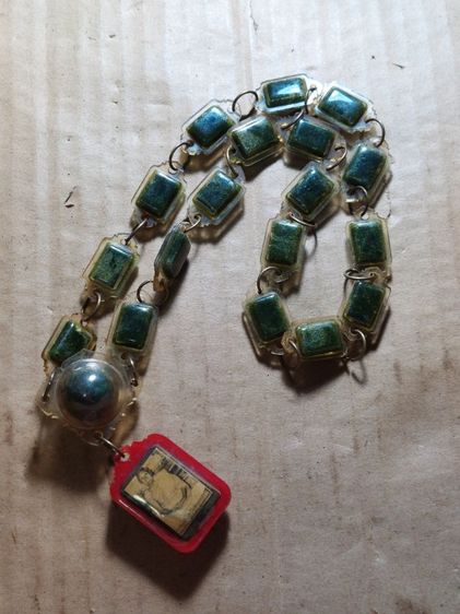 เครื่องรางชุดสร้อยสีผึ้งหลวงพ่อทาบวัดกระบกขึ้นผึ้ง