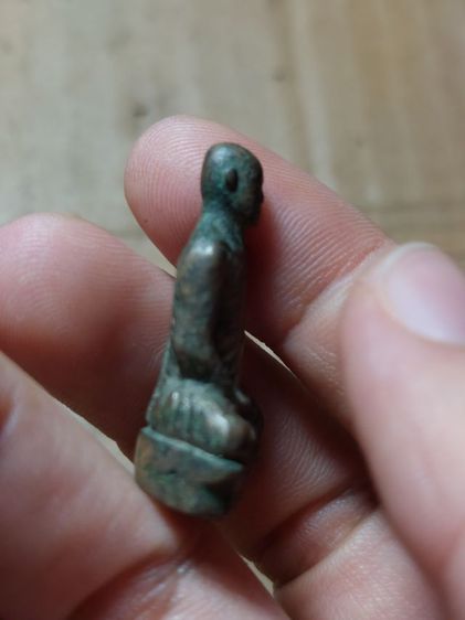 เครื่องราง รูป หล่อ พลาย เงิน วัด หนองหลวง ของ พ่อ เดิม วัด หนองโพ มี จาร อักขระ รูปที่ 2