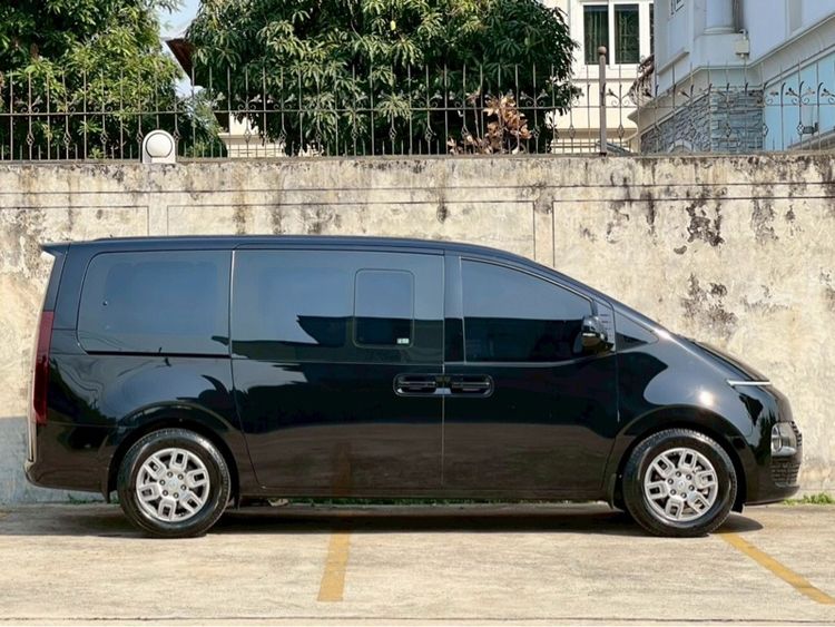 Hyundai Staria 2022 2.2 S Van ดีเซล ไม่ติดแก๊ส เกียร์อัตโนมัติ ดำ รูปที่ 2