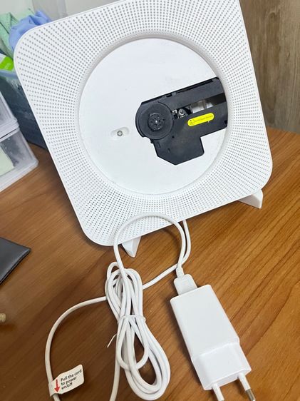 เครื่องเล่นซีดี ลำโพง ติดผนัง แถมขาตั้งโต๊ะ ฟังเพลงก็เพราะ แต่งห้องก็เก๋