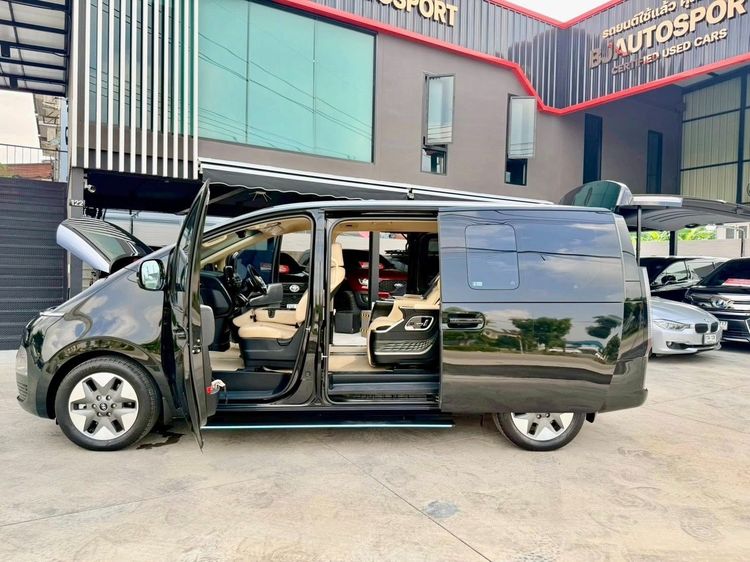 รถ Hyundai Staria 2.2 SEL สี ดำ