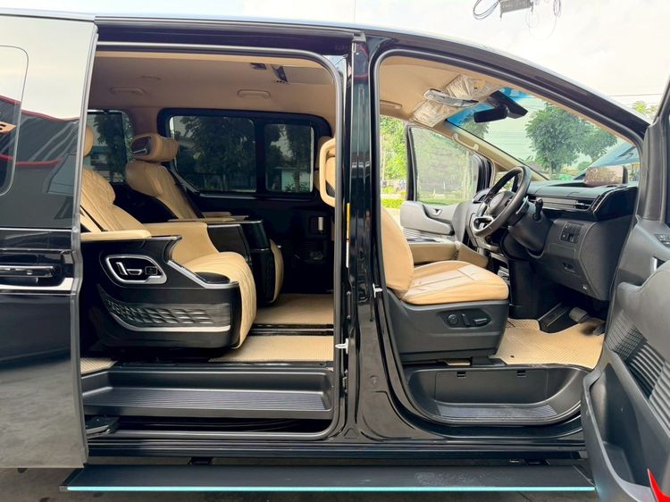 รถ Hyundai Staria 2.2 SEL สี ดำ