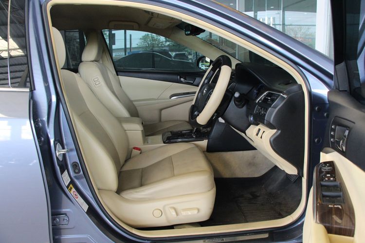 Toyota Camry 2015 2.5 Hybrid Premium Sedan ไฮบริด ไม่ติดแก๊ส เกียร์อัตโนมัติ เทา รูปที่ 3