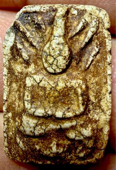 พระผงขุดสระพิมพ์เล็กหลวงปู่เผือกวัดกิ่งแก้วเนื้อคล้ายๆกันกับวัดระฆัง พระเก่าๆพระเหมาๆบ้านๆ พระคนแก่เก่าๆเก็บ ทิ้งใว้ก่อนจาก