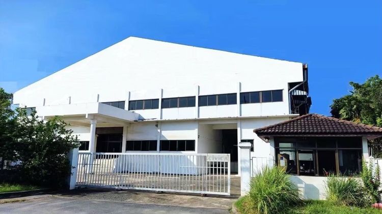 ขายโรงงานพร้อมที่ดินขนาด 2 ไร่ 3 งาน 47 ตร.ว. ย่านนิคมอุตสาหกรรมลาดกระบัง ทำเลดี เดินทางสะดวก