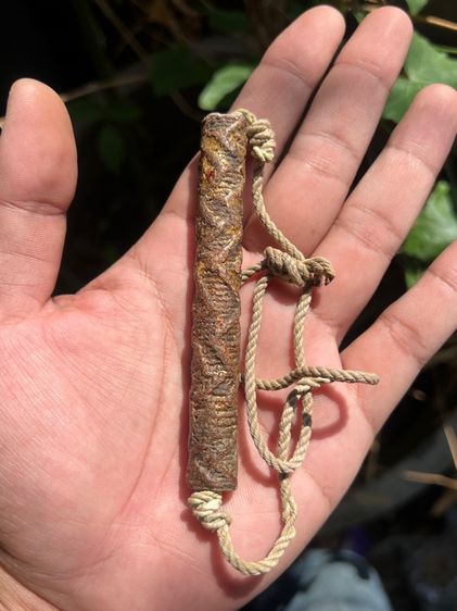 เปิดตะกรุดตะกั่วจรเข้ขบฟัน3.8นิ้วไม่ทราบที่ เนื้อตะกั่ว(มีสินค้าหลายรายการกดเข้ามาดูในโปรไฟล์ได้เลยครับ)