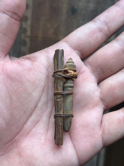 พระขรรค์เขาควายไม่ทราบที่(มีสินค้าหลายรายการกดเข้ามาดูในโปรไฟล์ได้เลยครับ)