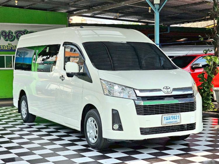 รถ Toyota Commuter 2.8 สี ขาว