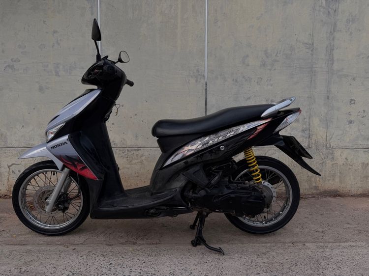 Honda Click เทาดำ พร้อมทะเบียนสวย 6กฐ33 กทม
