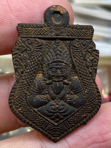 พระราหูอมจันทร์ กะลาแกะ หลังอุดผง สวยครับ