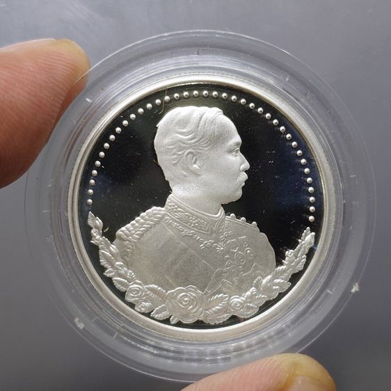 เหรียญพระรูป ร5 รุ่นมหาลาภ หลังยันต์ 12 ราศี เนื้อเงินขัดเงา บล็อกนอก ญสส พุทธาภิเษก วัดพระศรีศาสดาราม ปี2539 พร้อมกล่อง รูปที่ 4