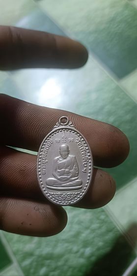 เหรียญไข่เล็กหลวงปู่อี๋ วัดสัตหีบ รุ่นตอง5 