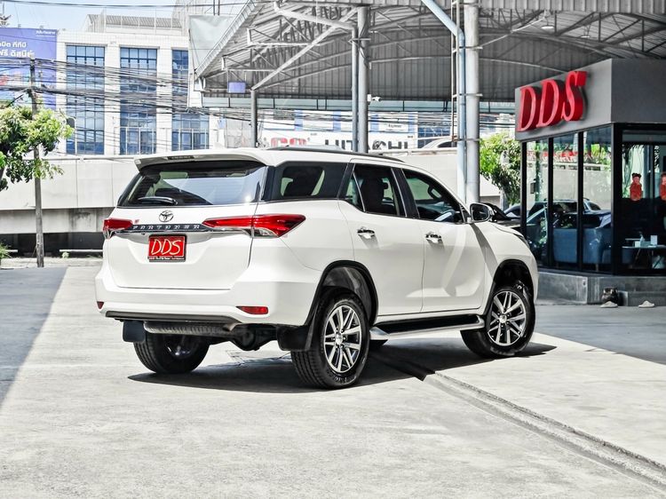Toyota Fortuner 2020 2.4 V ดีเซล เกียร์อัตโนมัติ ขาว รูปที่ 2