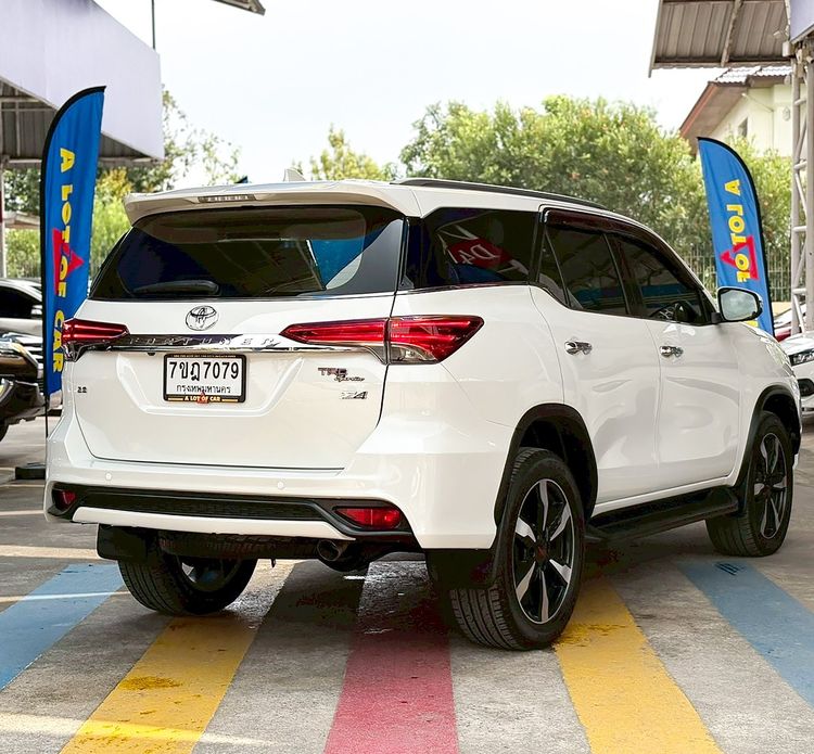 Toyota Fortuner 2016 2.8 V TRD Sportivo II 4WD Utility-car ดีเซล ไม่ติดแก๊ส เกียร์อัตโนมัติ ขาว รูปที่ 3