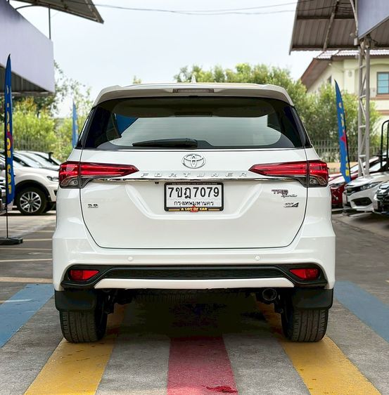 Toyota Fortuner 2016 2.8 V TRD Sportivo II 4WD Utility-car ดีเซล ไม่ติดแก๊ส เกียร์อัตโนมัติ ขาว รูปที่ 4
