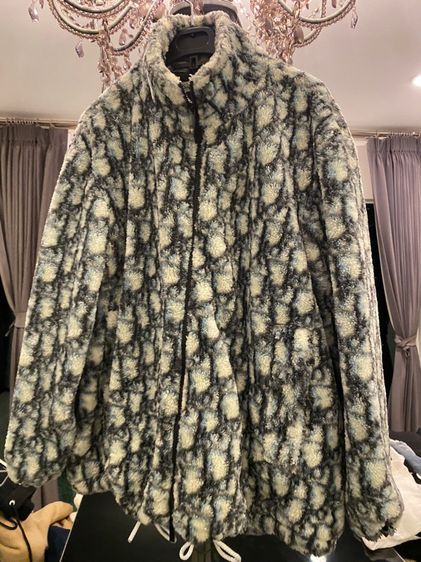 คริสเตียนดิออร์ (ติดจองค่ะ)เสื้อกันหนาว สภาพใหม่เอี่ยม เนื้อผ้าขนแกะ รูปที่ 2