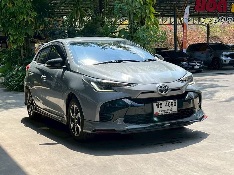 Toyota Yaris 2024 1.2 Premium Sedan เบนซิน ไม่ติดแก๊ส เกียร์อัตโนมัติ เทา รูปที่ 3