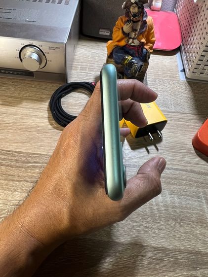 iPhone 11 128gb เครื่องไทย สภาพสวย แบตใหม่ จอแท้ทรูโทน มีจุดเส้นดำที่ขอบจอนิดหน่อย รูปที่ 4