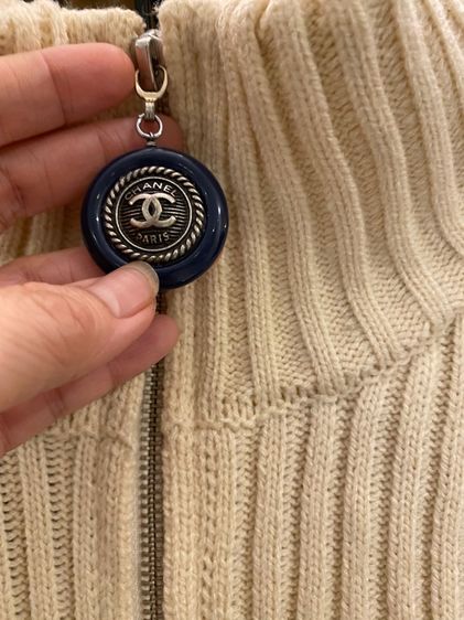 ชาแนล (ติดจองค่ะ)เสื้อเนื้อผ้าไหมพรมฝรั่งเศส สภาพใหม่เอี่ยม รูปที่ 2