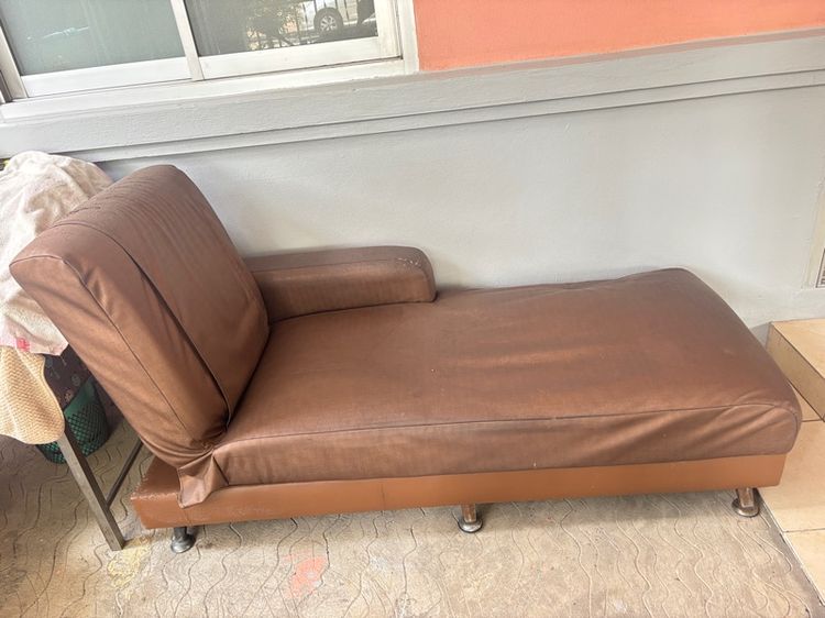 ขายโซฟาเก่าสีน้ำตาลทอง