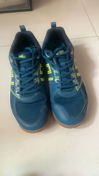 ขายรองเท้าผ้าใบ