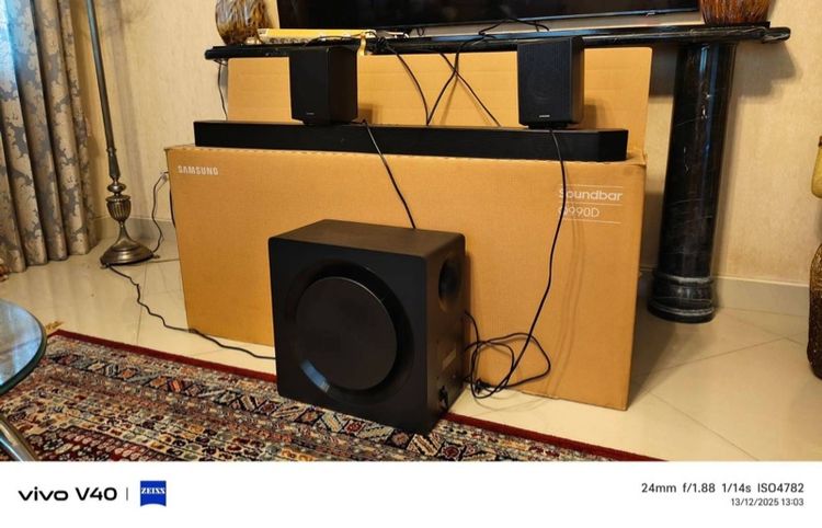 ซาวด์บาร์ ลำโพงแยกชิ้น และซับวูฟเฟอร์ Samsung Soundbar Q990D 