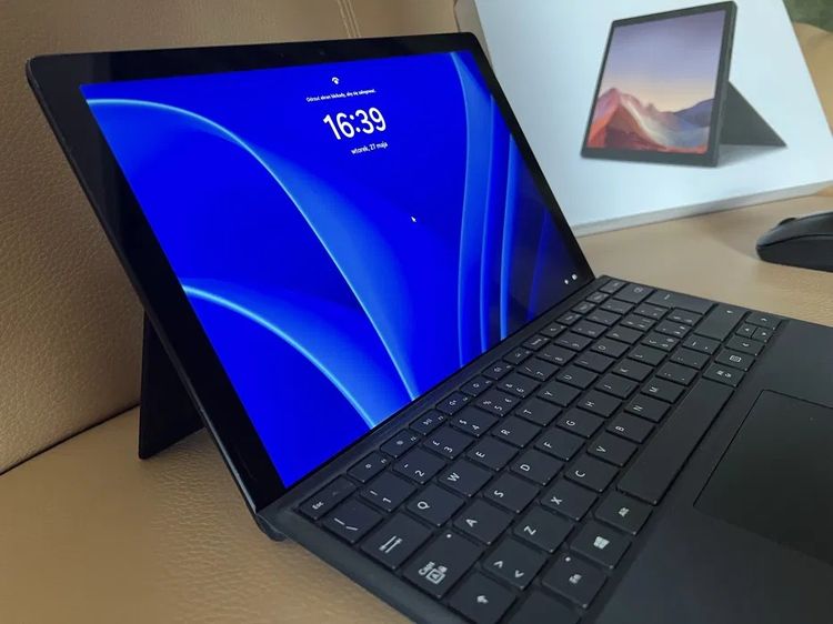 Surface Pro 7 พร้อมคีย์บอร์ดและเมาส์ i7 หน่วยความจำ SSD 256 GB RAM 16 GB สภาพเหมือนใหม่ รูปที่ 2
