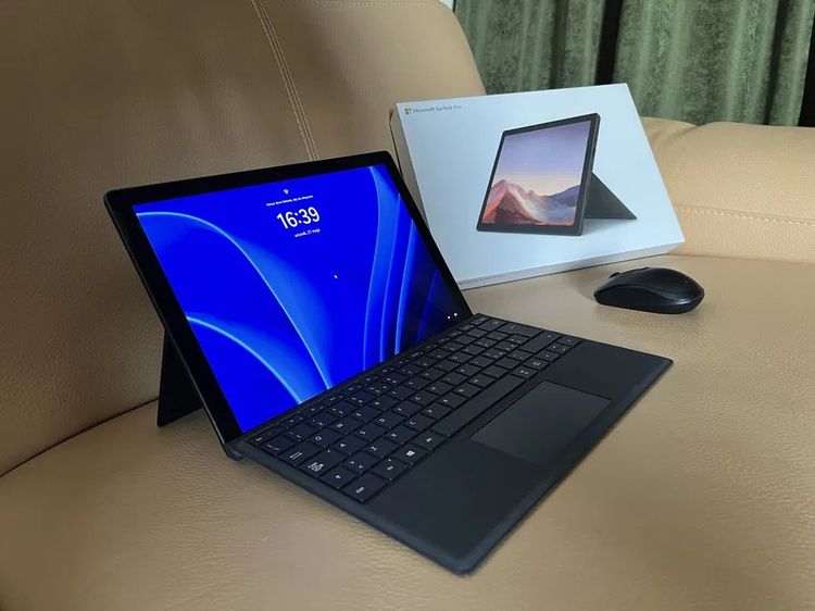 Surface Pro 7 พร้อมคีย์บอร์ดและเมาส์ i7 หน่วยความจำ SSD 256 GB RAM 16 GB สภาพเหมือนใหม่