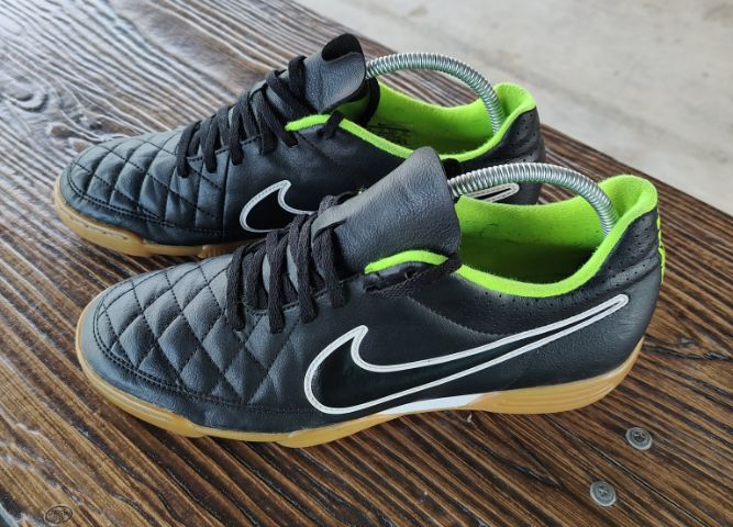 รองเท้าฟุตซอล NIKE ทือ2 สภาพดี รูปที่ 2